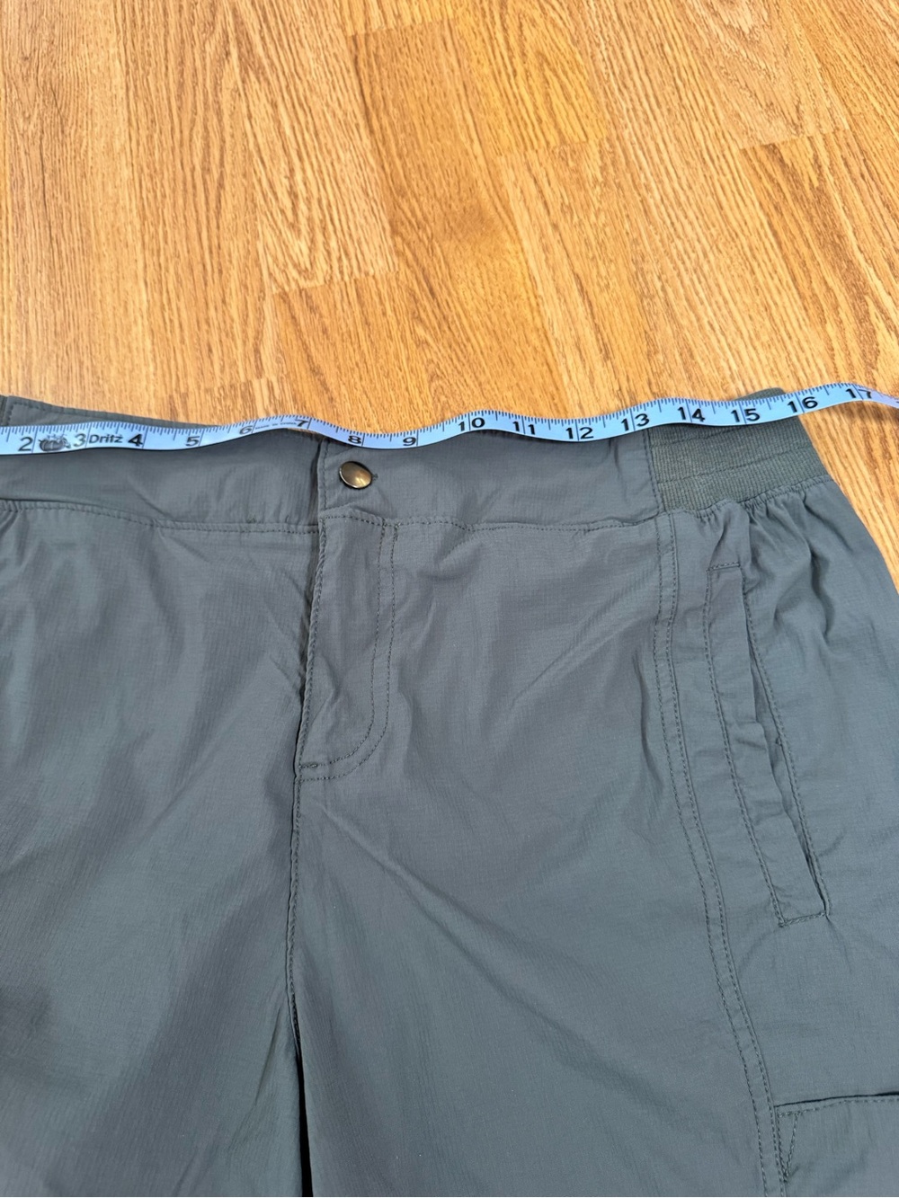 Women’s Dark Olive Cargo/Hiking Shorts XL - Picture 10 of 12
